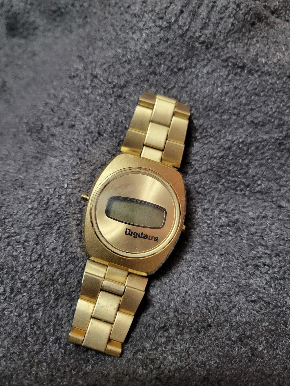 Digitaire Digital LCD Swiss Watch 38mm Gold Toned CM3 307 1970's Vintage